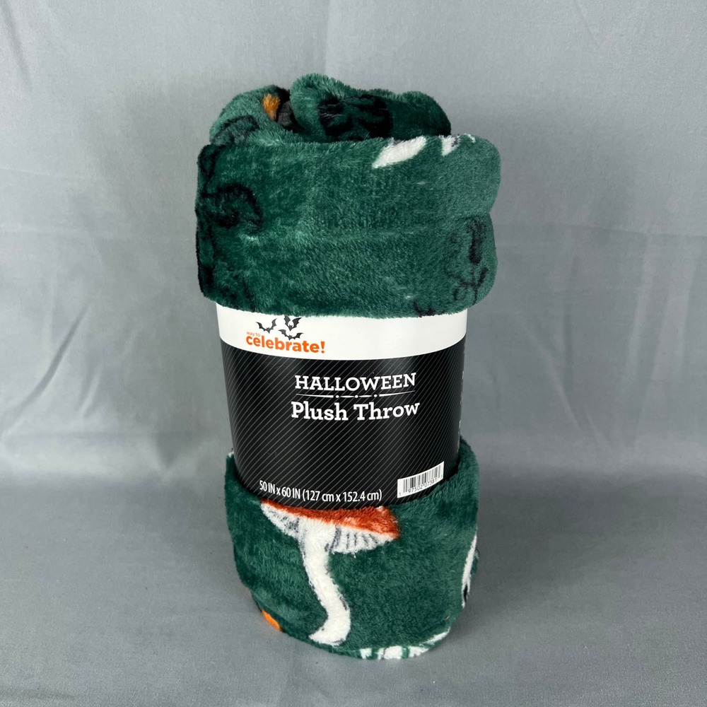 Way to Celebrate Plush Throw Blanket 50" X 60" Green Halloween Skulls & Ravens